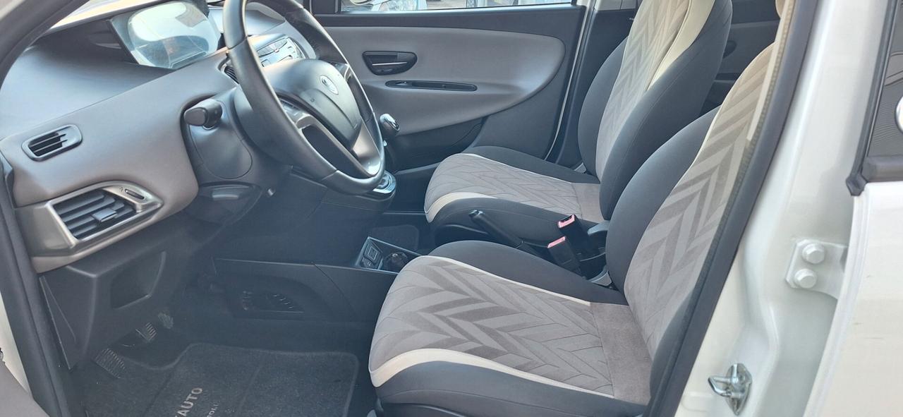 Lancia Ypsilon 1.2 69 CV 5 porte GPL Ecochic Silver