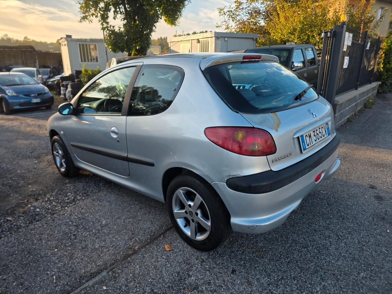 Peugeot 206 1.1 3p. XT