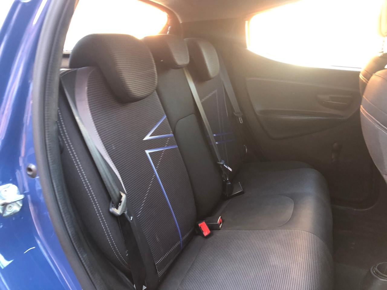 Lancia Ypsilon 1.2 69 CV 5 porte Unyca