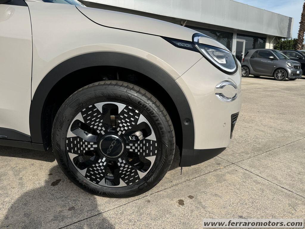 Fiat 600 Hybrid 110 CV DCT MHEV Business