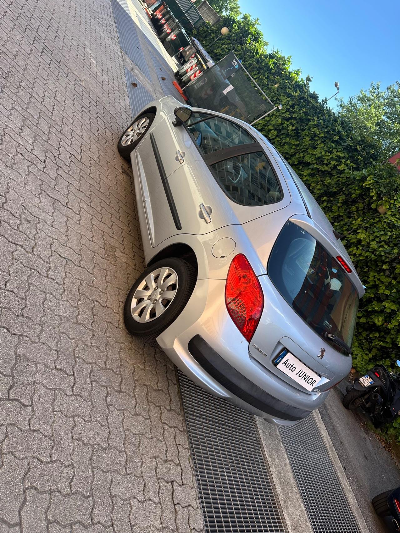 Peugeot 207 1.4 88CV 5p. ONE Line