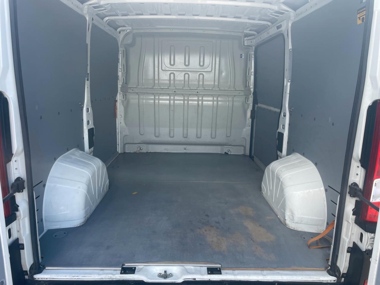 Peugeot Boxer 330 2.2 BlueHDi 140 S&S PC-TN Furgone