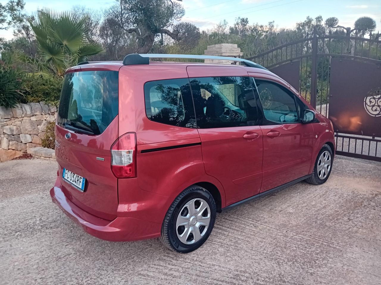 Ford Tourneo Courier 1.0 EcoBoost 100 CV Titanium
