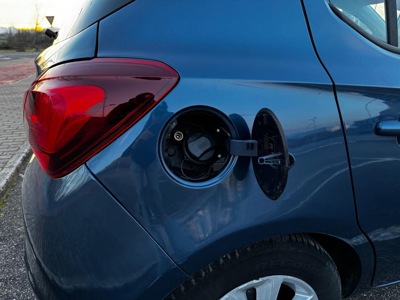 Opel Corsa 1.4 90CV GPL Tech 5 porte b-Color