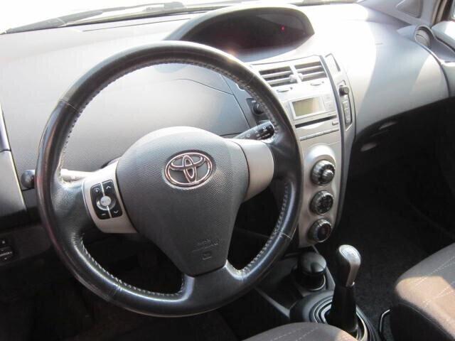 Toyota Yaris 1.0 5 porte Sol NEOPATENTATI UNICO PROPRIETARIO