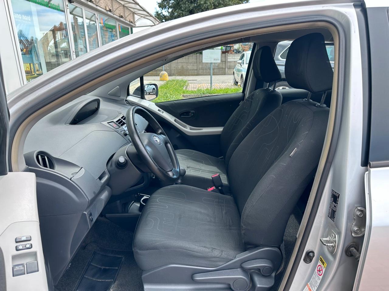 Toyota Yaris 1.0i 69CV 5PORTE! UNICO PROPRIETARIO! NEOPATENTATI