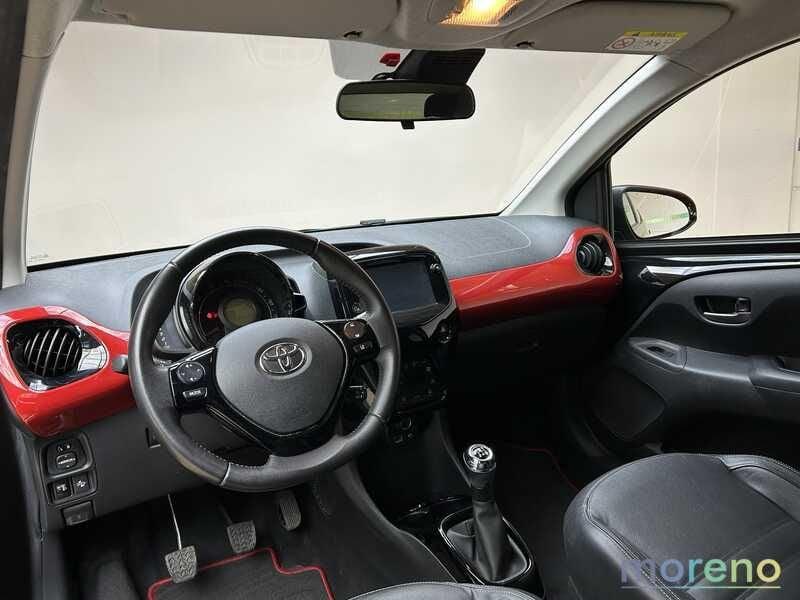 Toyota Aygo 1.0 x-clusiv red pack 72 CV