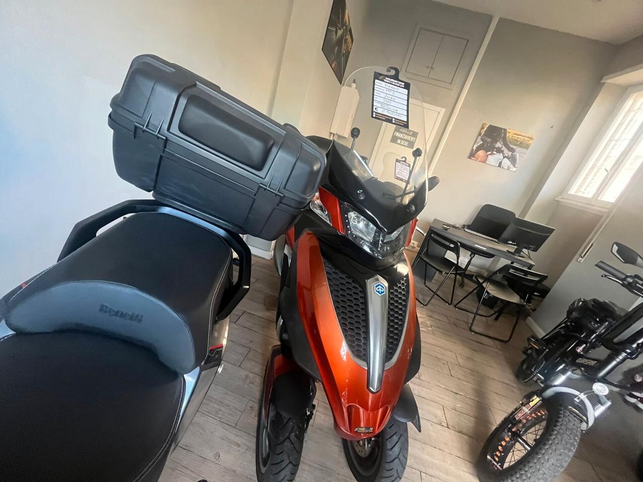 PIAGGIO MP3 300