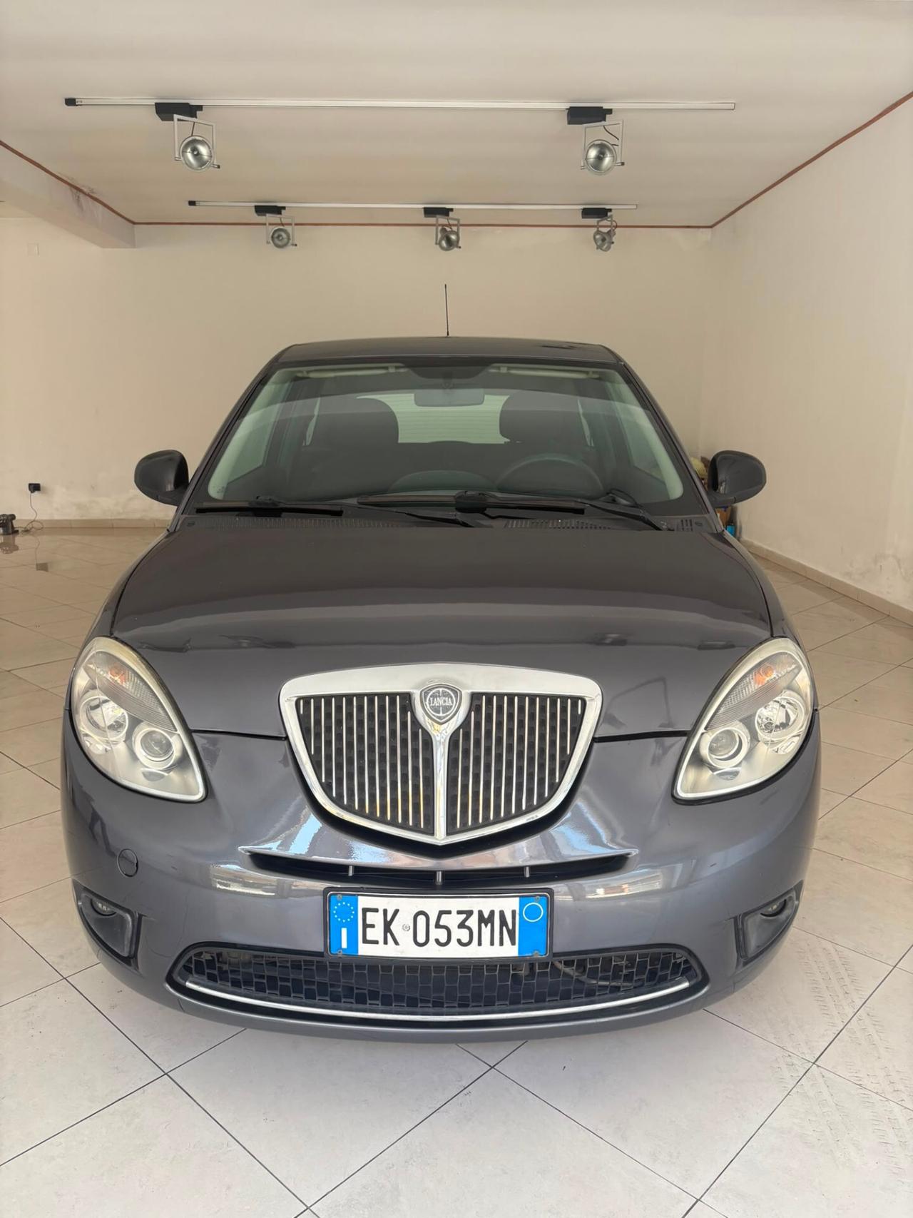 Lancia Ypsilon 1.3 MJT 75 CV Unyca