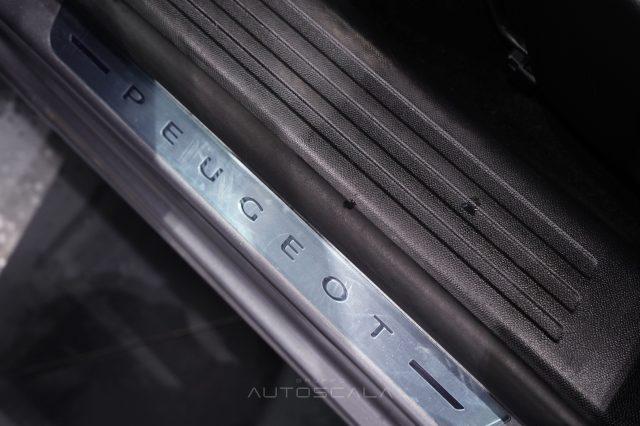 PEUGEOT 2008 motore elettrico 136cv GT