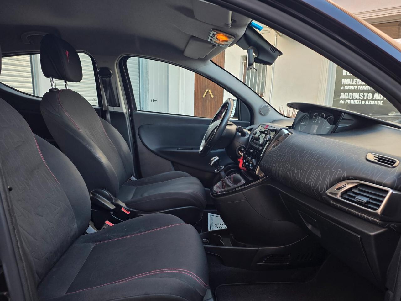 Lancia Ypsilon 0.9 TwinAir 85 CV 5 porte Metano Ecochic Elefantino