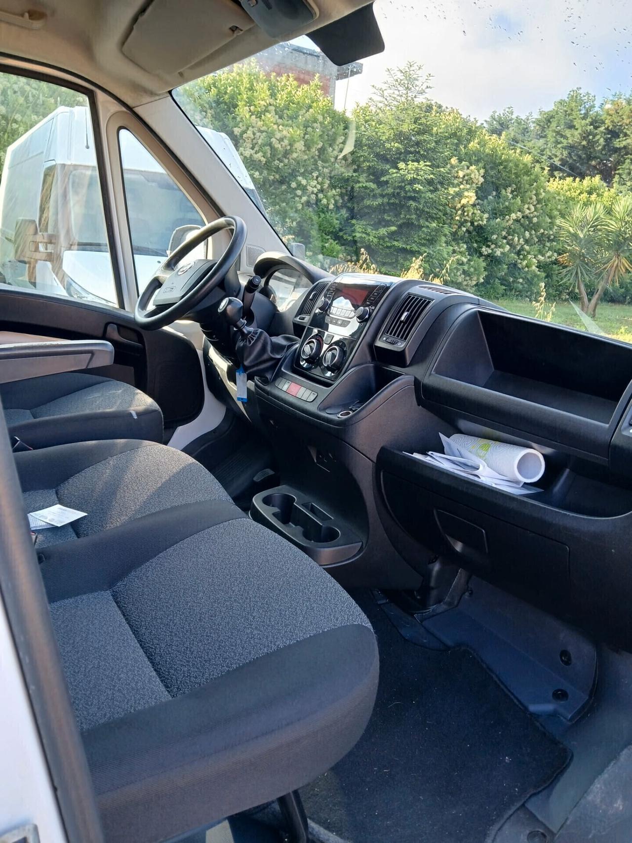 Fiat Ducato 35 2,3 MJT con pedana di carico