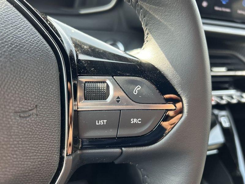 Peugeot 2008 PureTech 100 Allure 3.000 KM!! NAVI+KEYLESS