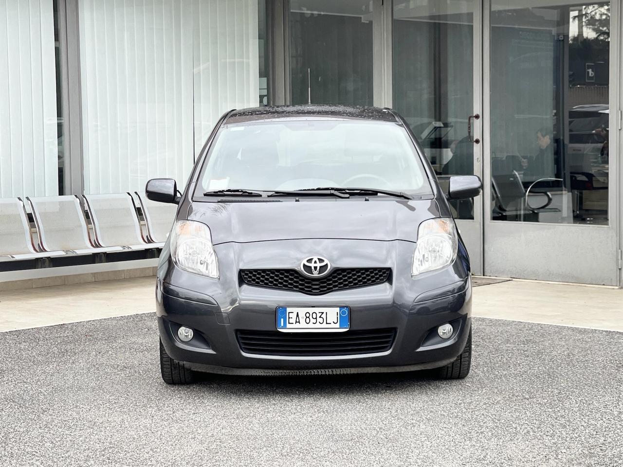 Toyota Yaris 1.3 Benzina 100CV E4 Neo - 2010