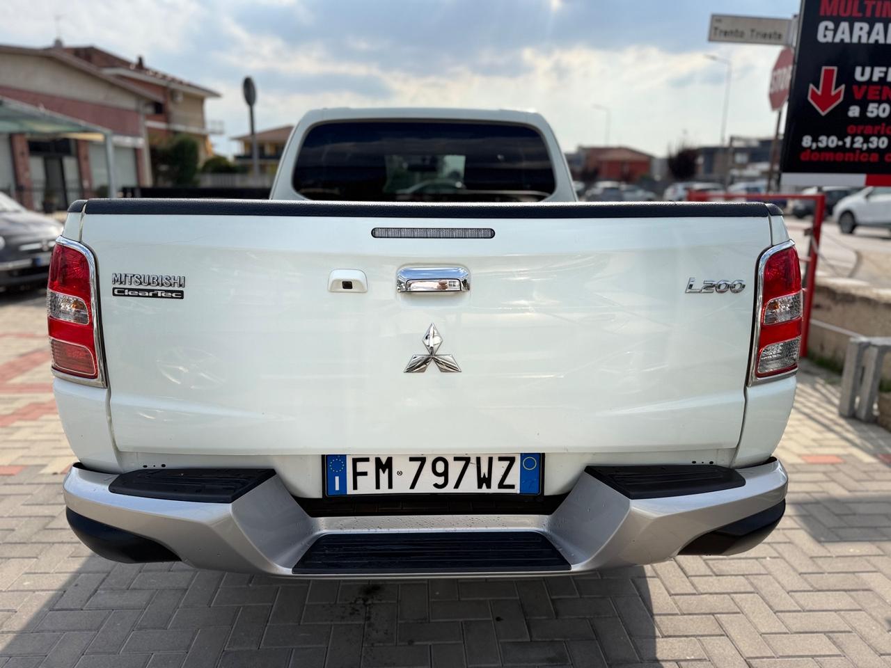Mitsubishi L200 2.4 DI-D/181CV Club Cab Intense Hp Mivec SDA
