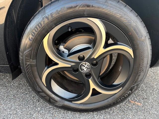Alfa Romeo Junior 1.2 145 CV Hybrid eDCT6 Q4 Intensa