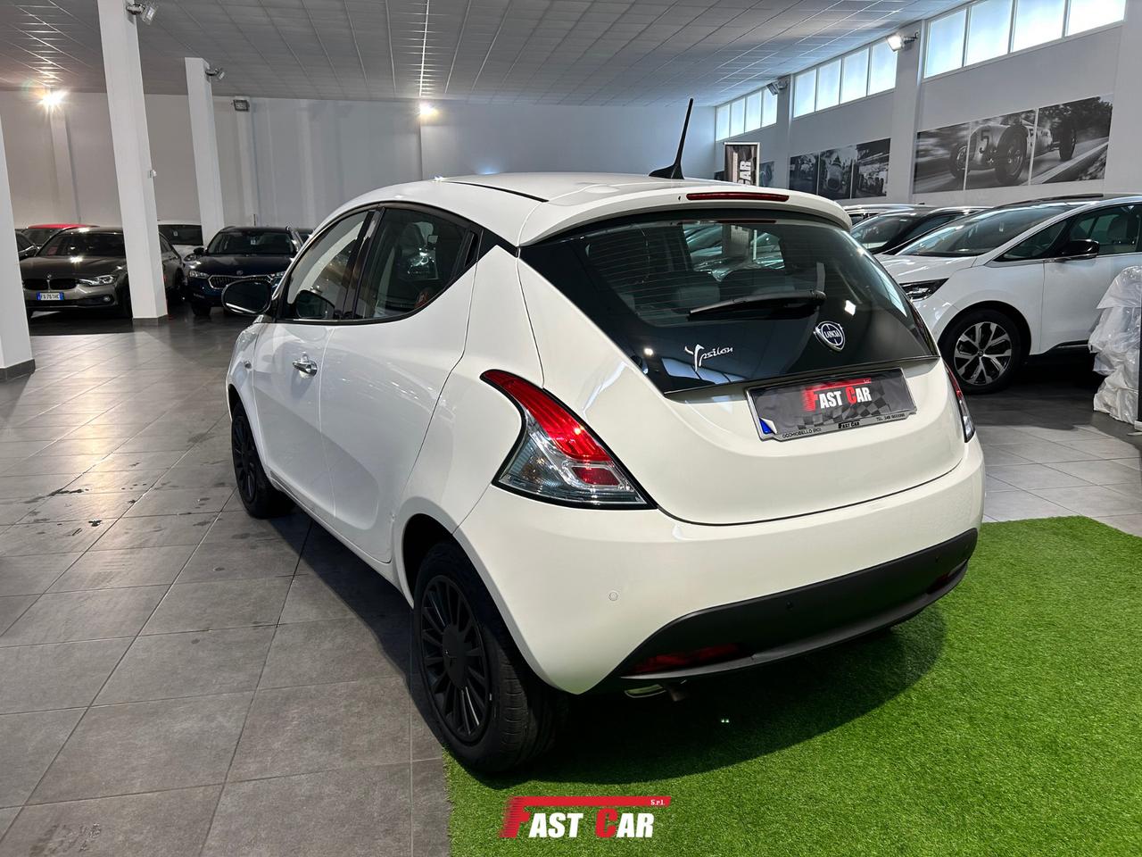 Lancia Ypsilon 1.2 69 CV 5 porte GPL Silver