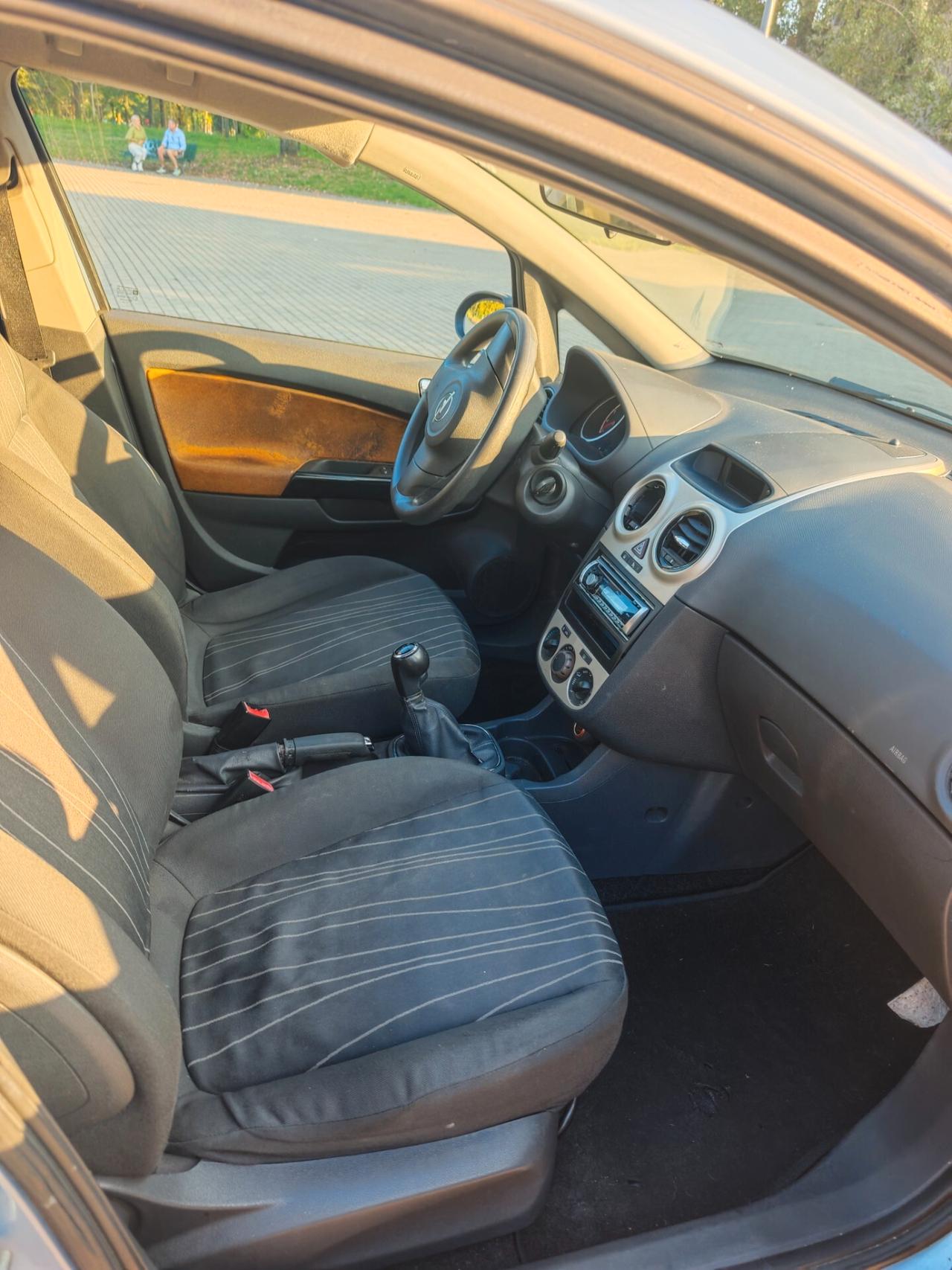 Opel Corsa 1.4 16V 5 porte Cosmo