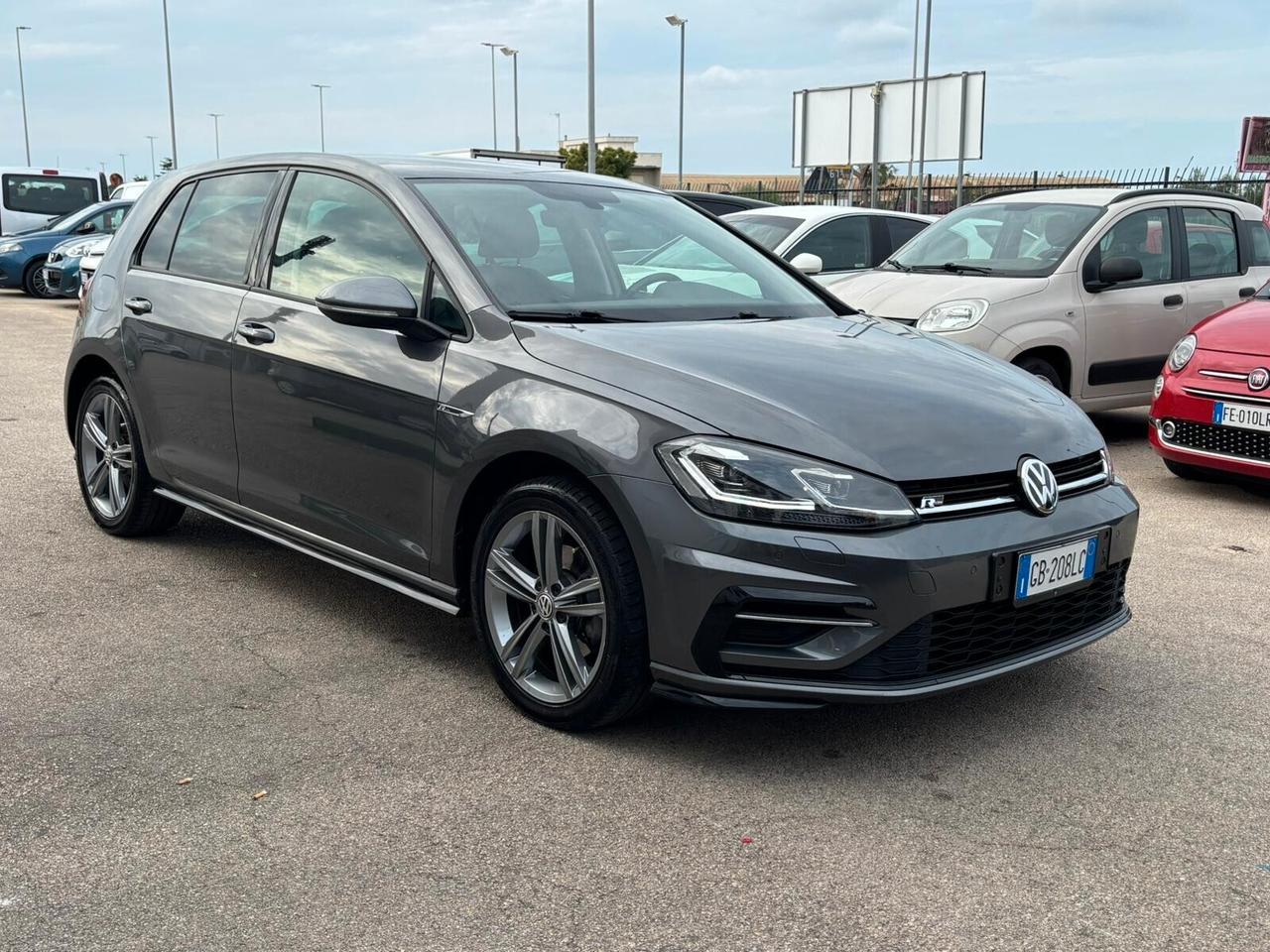 Volkswagen Golf 2.0 DSG 5p. R-Line