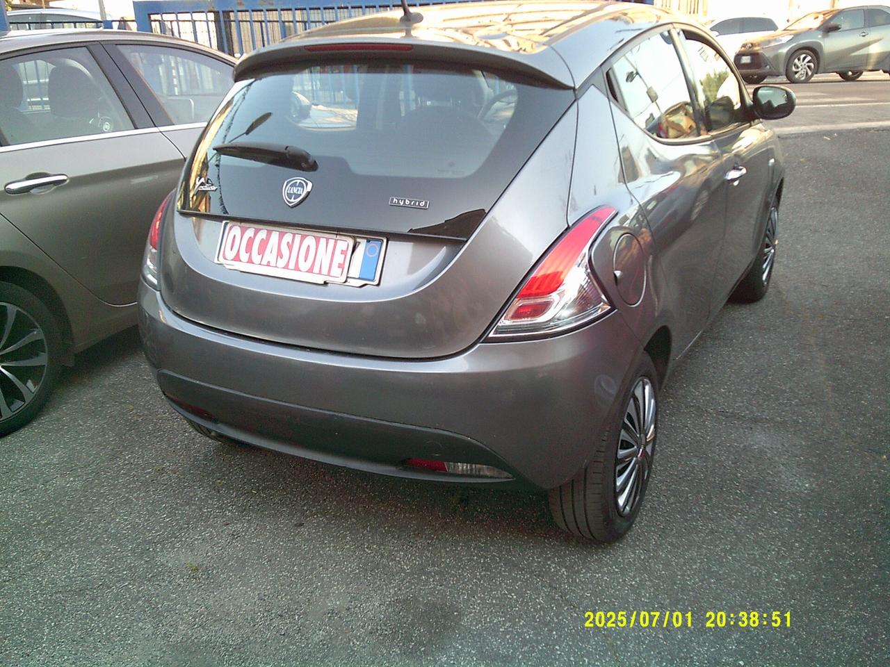 Lancia Ypsilon 1.0 FireFly 5 porte S&S Hybrid Silver