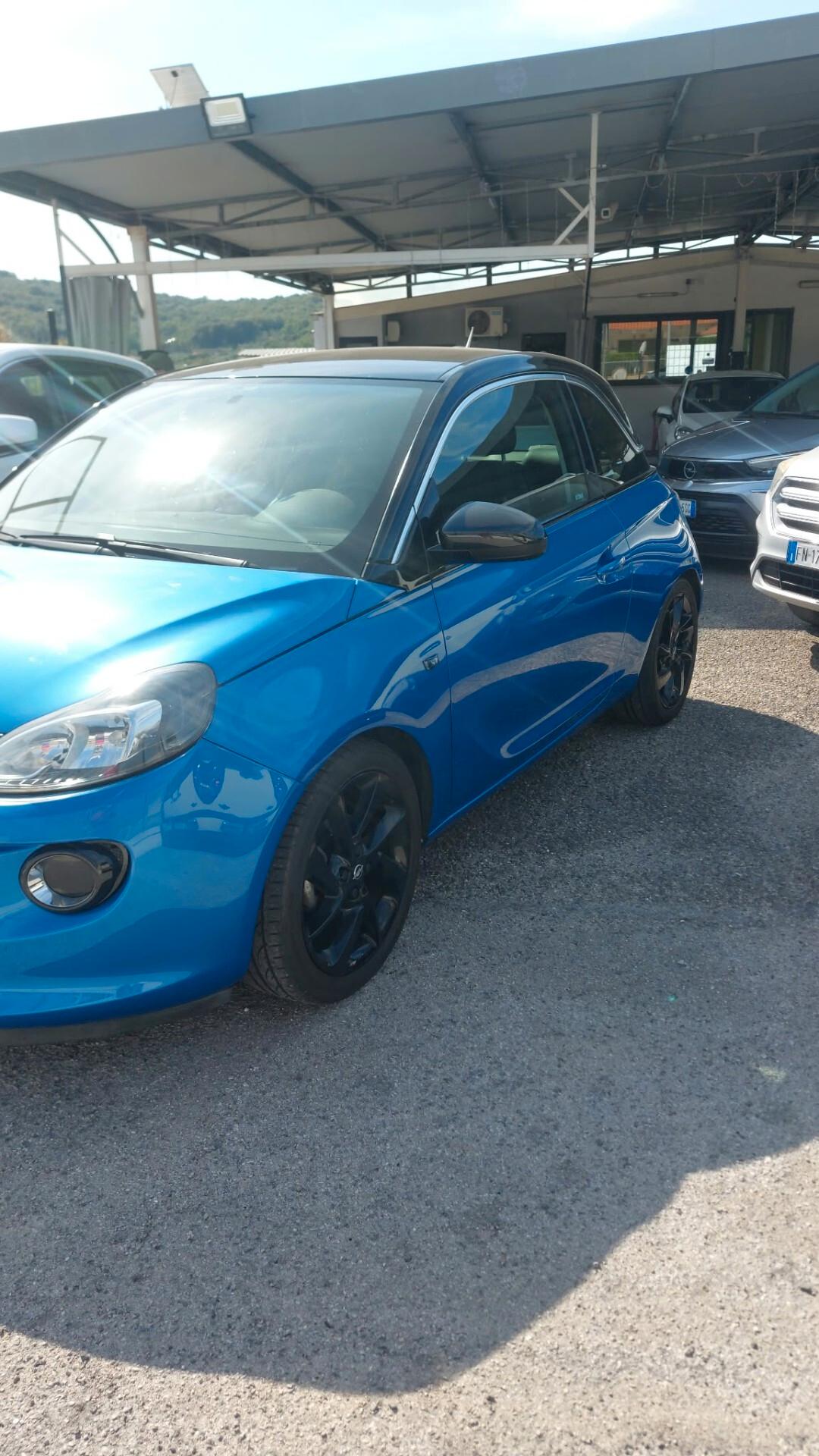 Opel Adam 1.2 70 CV Black Jack