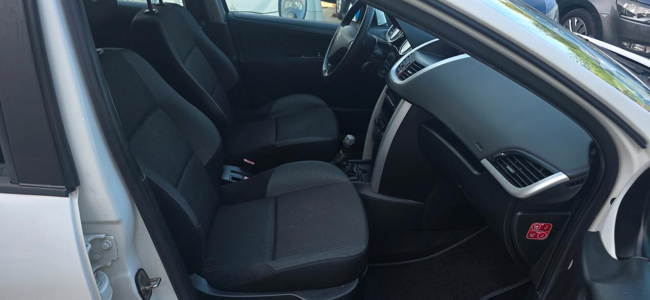Peugeot 207 1.4 diesel 70CV 5p.ottima per nuovi patentati