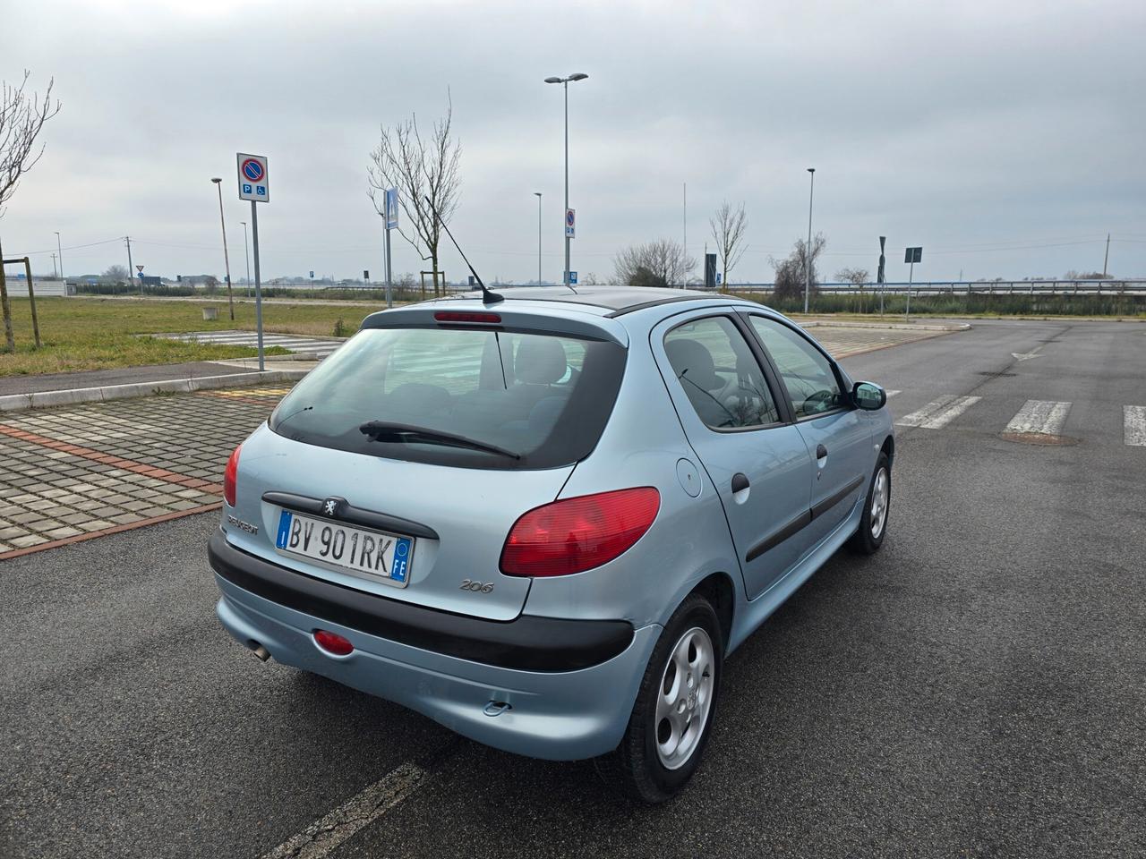 Peugeot 206 1.4 Benzina NEOPATENTATI