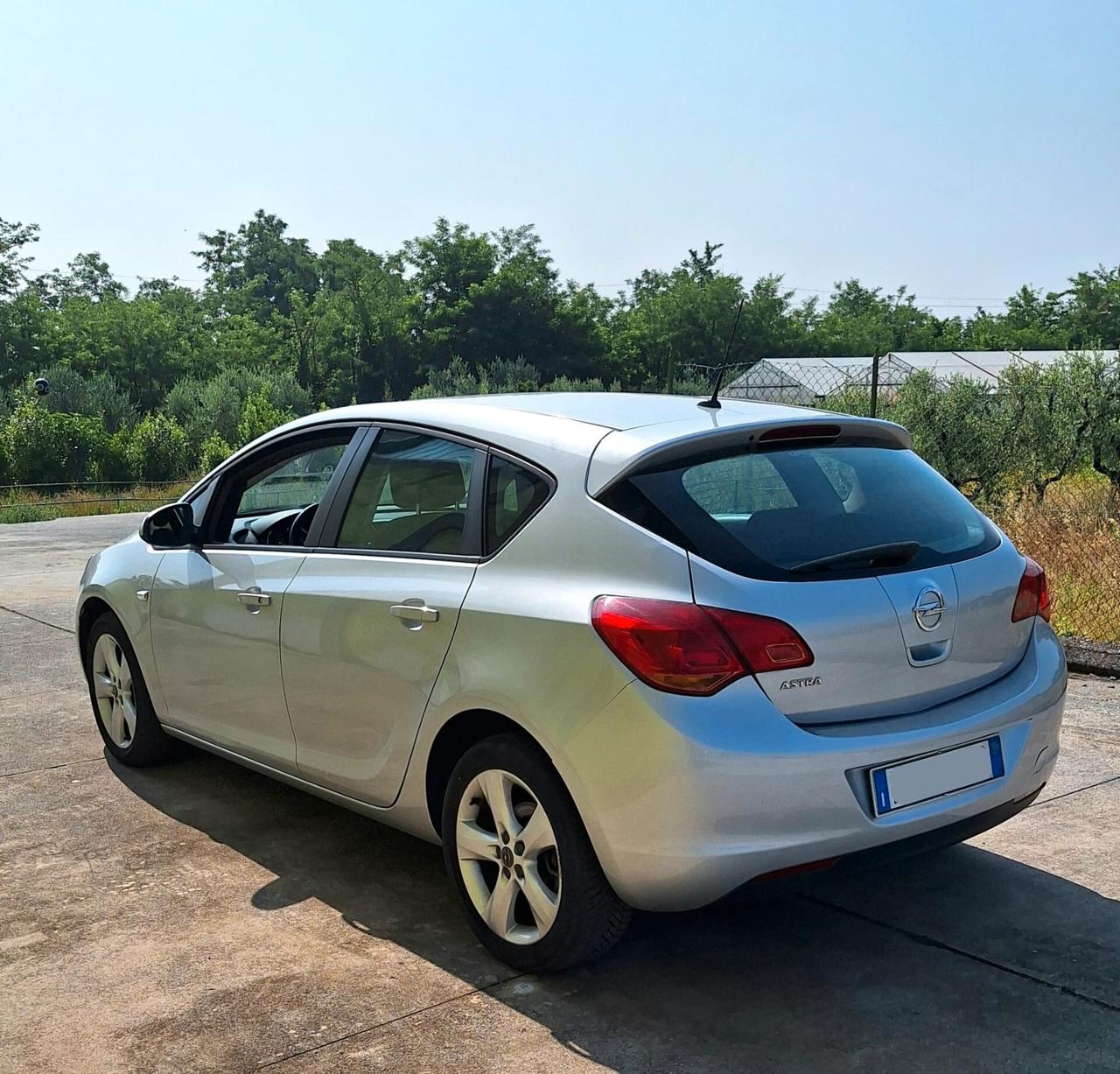 Opel Astra 1.4 - Benzina - 5porte - NEOPATENTATI