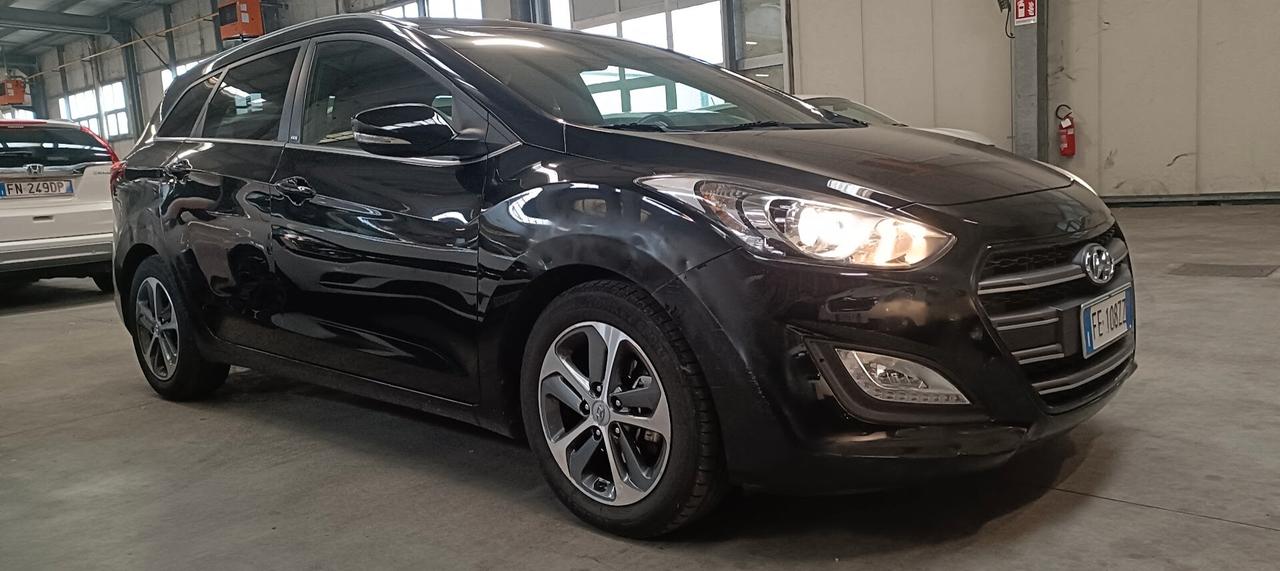 Hyundai i30 Wagon 1.6 CRDi SOLO 120MILA KM!!!!!!!!