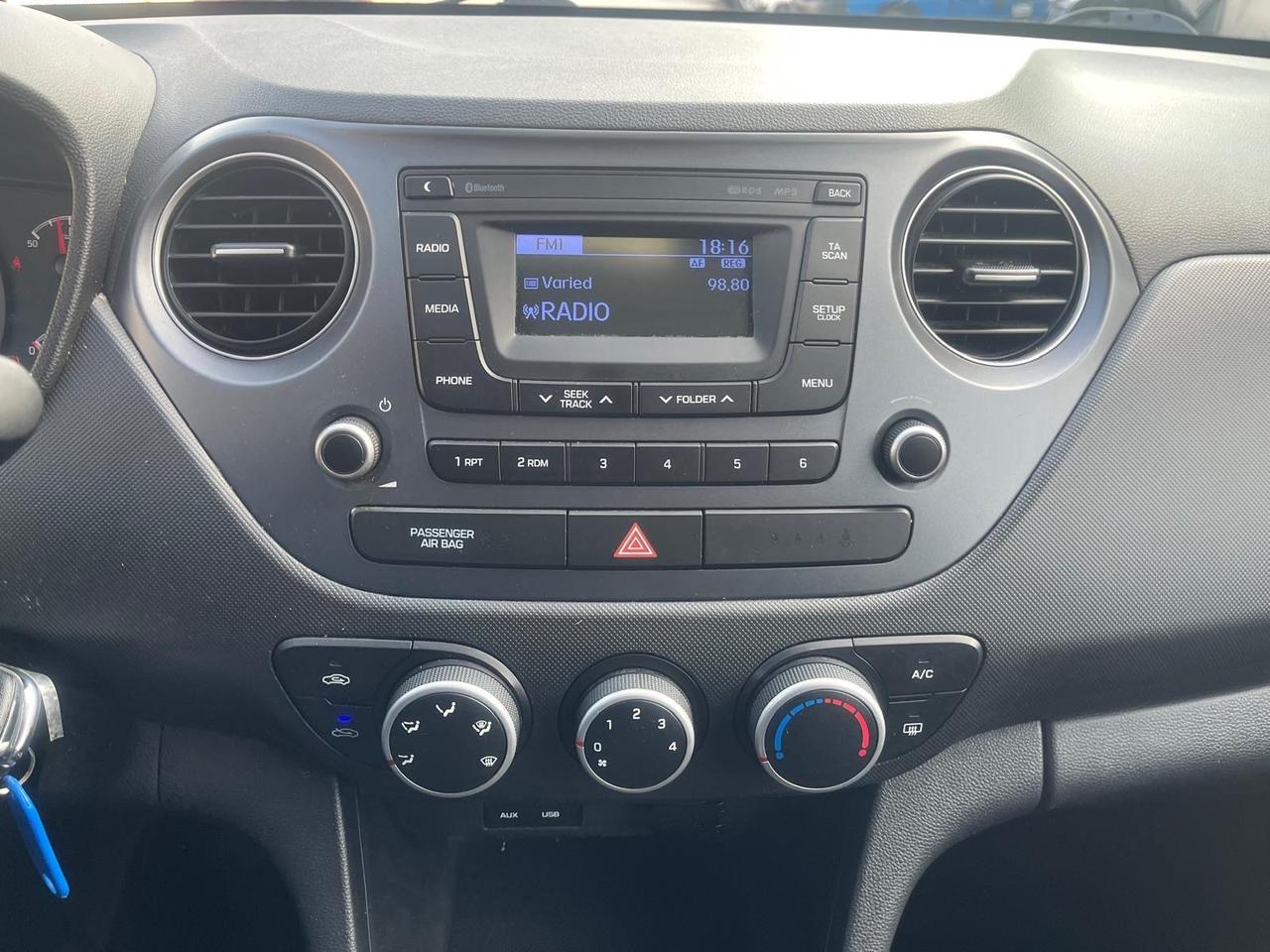Hyundai i10-1.0 benz/cv 65- full -2018