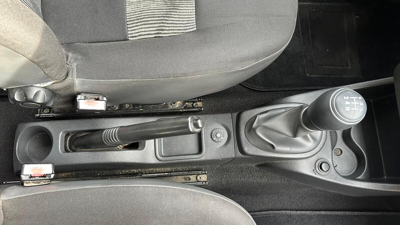 Dacia Sandero 1.2 16V Lauréate GPL 2010 NEOP leggi testo