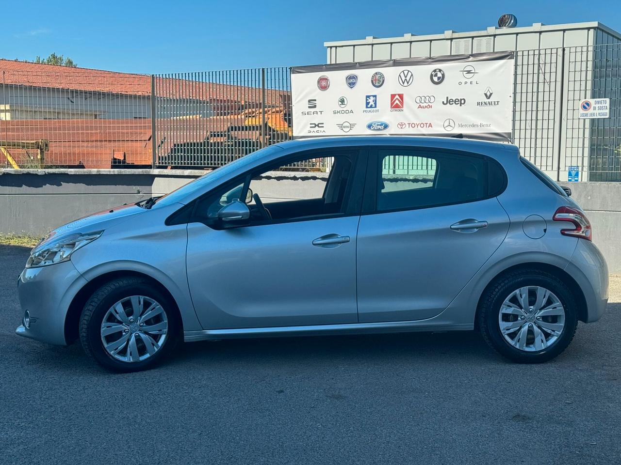 Peugeot 208 1.4 HDi 68 CV 5 porte Allure