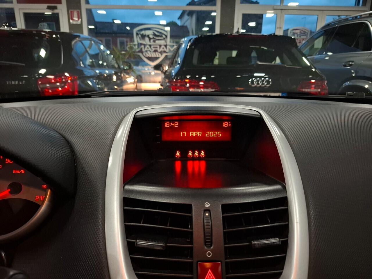Peugeot 207 1.4 benzina Neopatentato