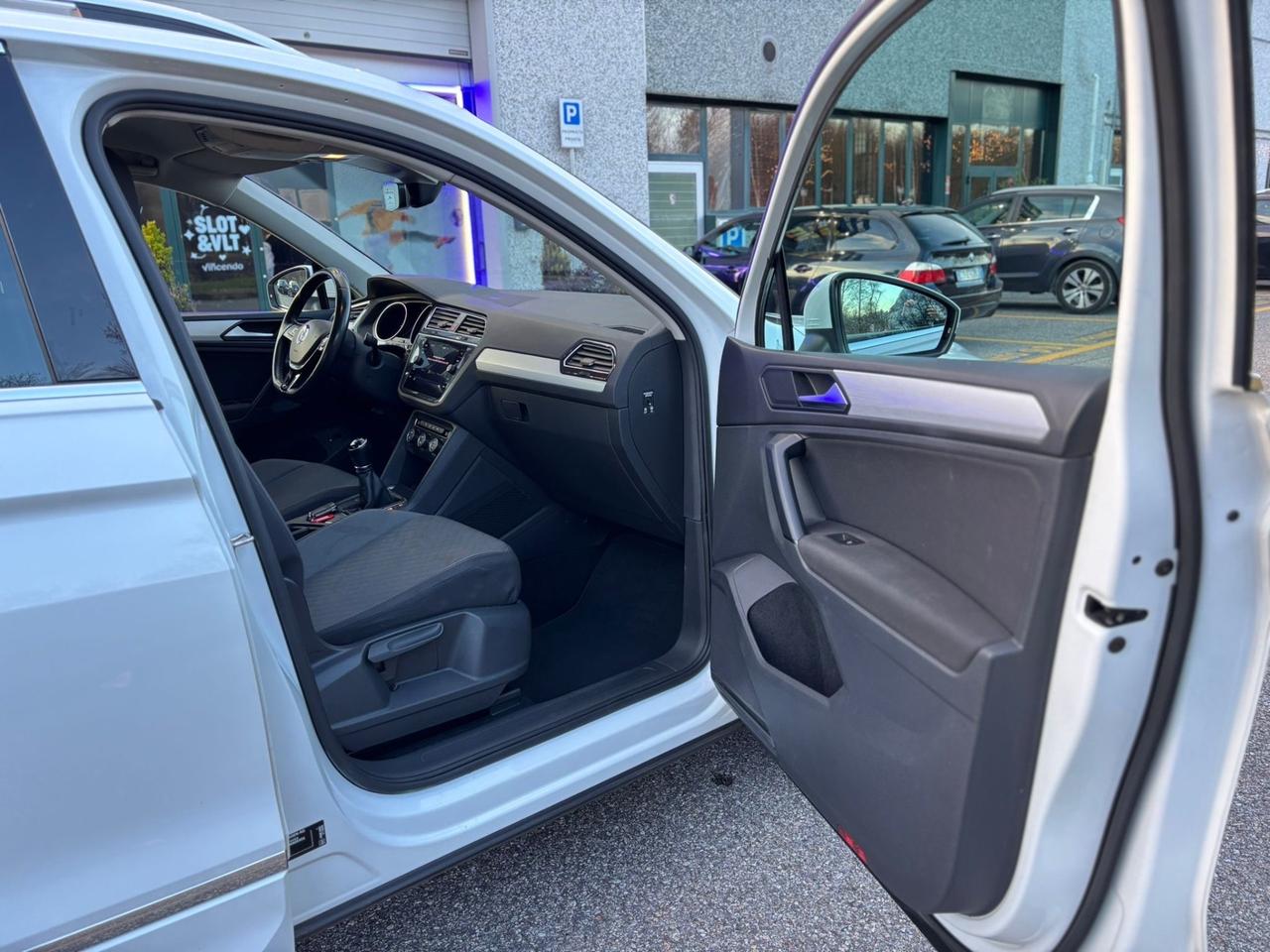 Volkswagen Tiguan 1.6 TDI SCR R-LINE BlueMotion Technology