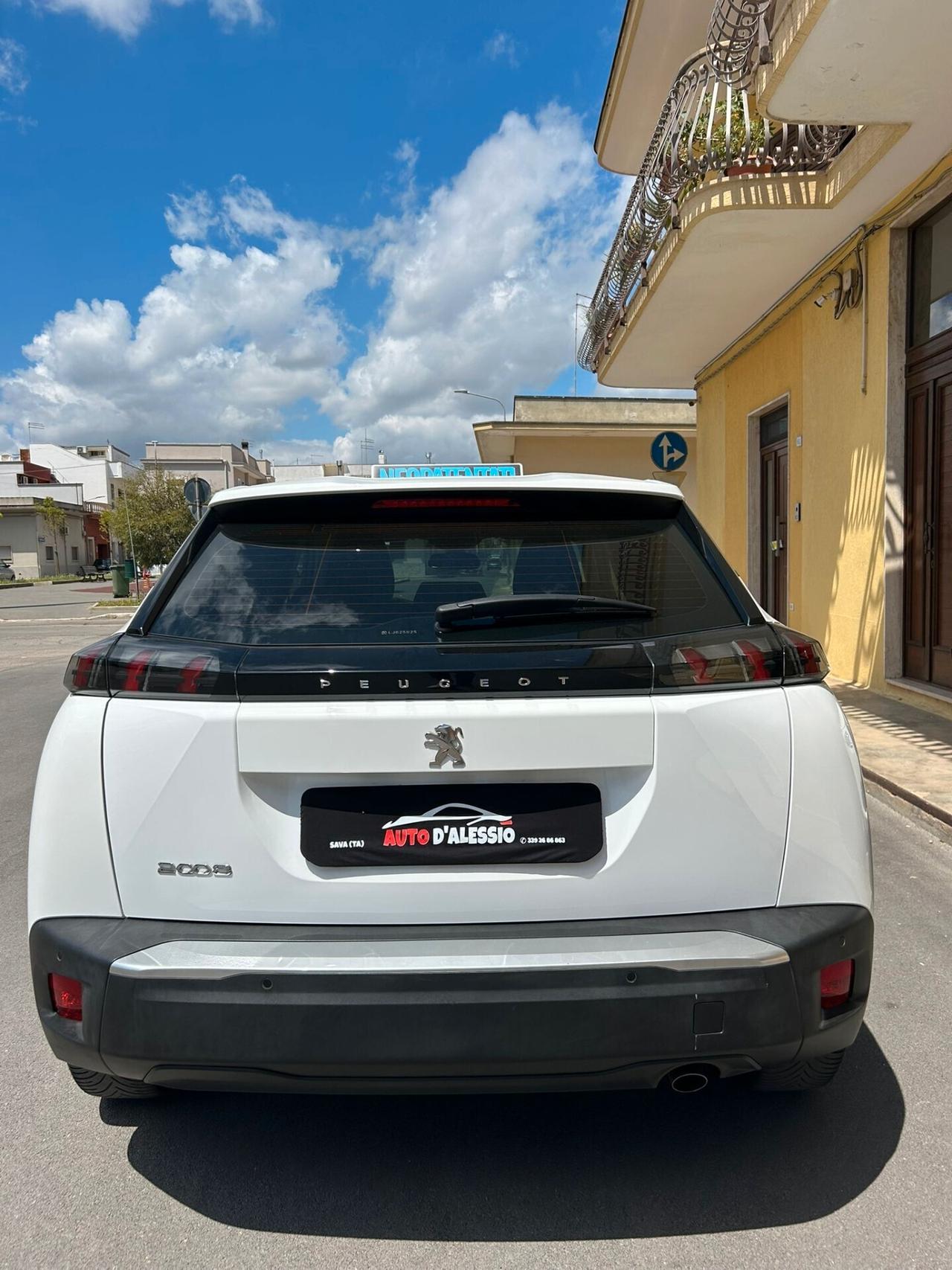 Peugeot 2008 BlueHDi 100 S&S Allure Navi Pack