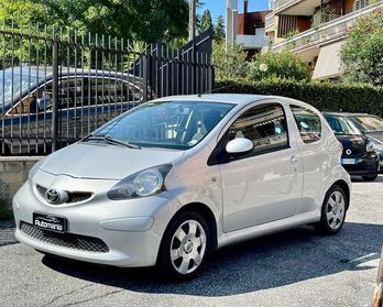 Toyota Aygo 1.0 68cv CAMBIOAUTOMATICO\GARANZIA\NEOPATENTATI
