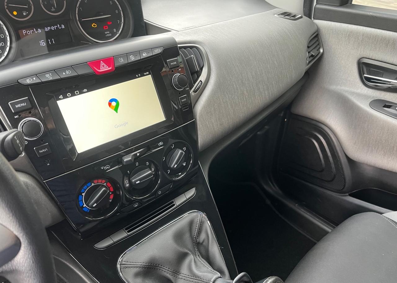 Lancia Ypsilon 1.2 69 CV5porte Silver-soloKm47500-
