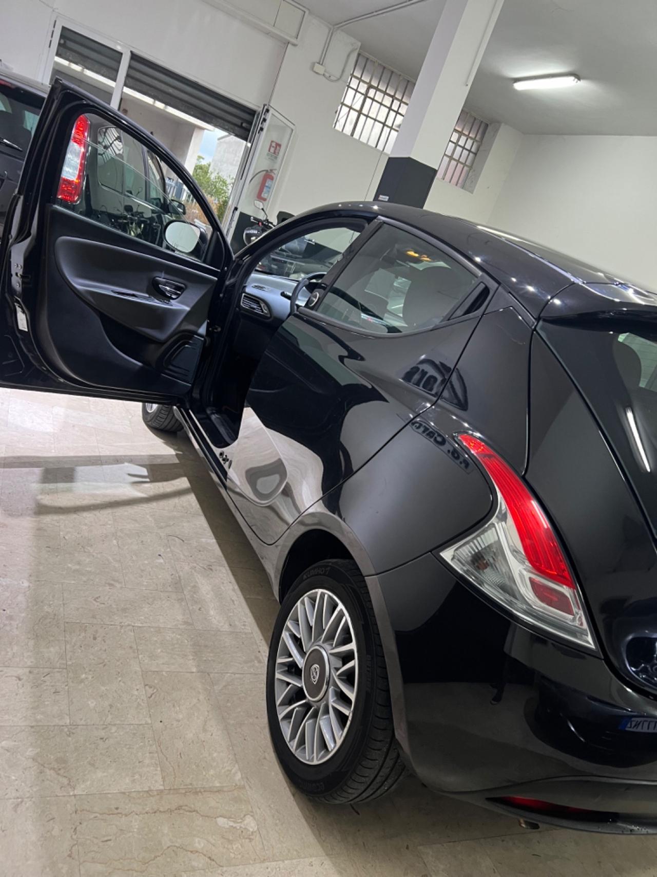 Lancia Ypsilon 1.2 69 CV 5 porte GPL Ecochic Platinum