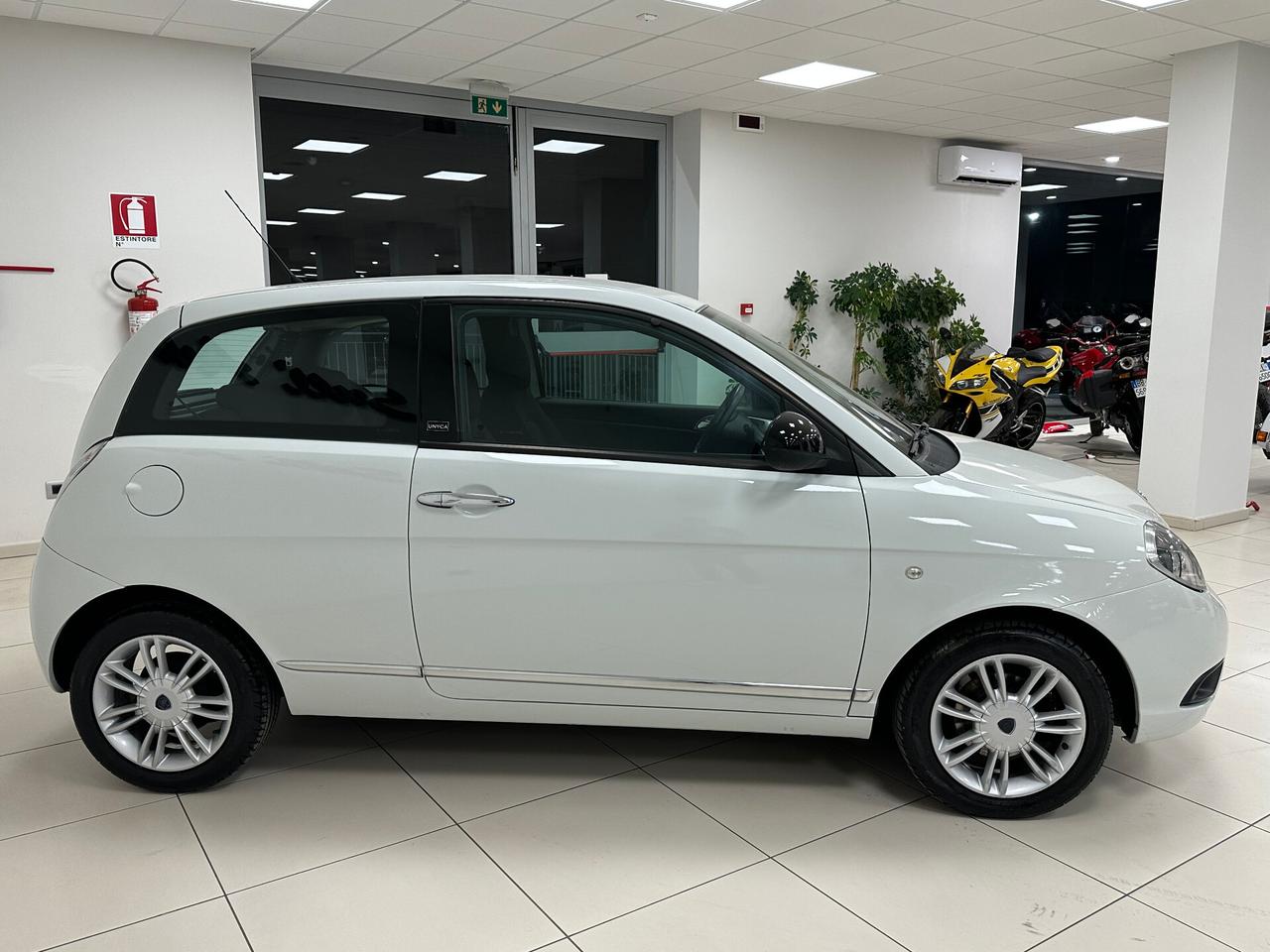Lancia Ypsilon 1.2 69 CV Unyca - 2011