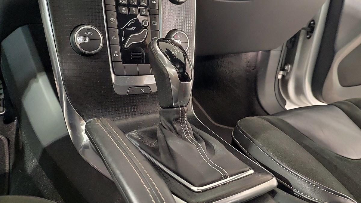 VOLVO V40 T3 Geartronic R-Design