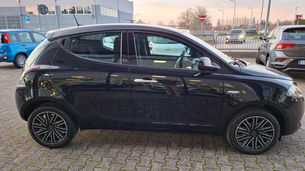 Lancia Ypsilon 5 Porte Ypsilon 1.0 firefly hybrid Gold s&s 70cv