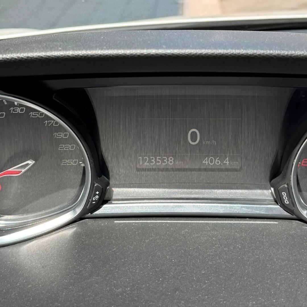 Peugeot 308 BlueHDi - 120CV