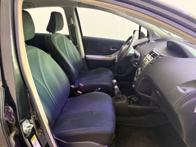 TOYOTA Yaris 1.0 5 ,porte Sol