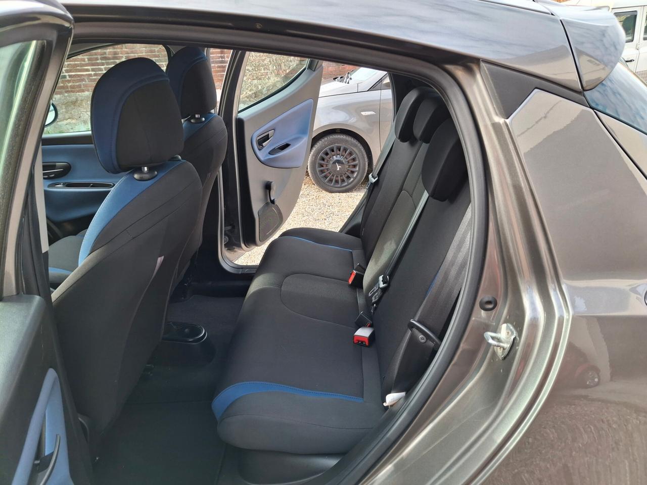 Lancia Ypsilon 1.2 69 CV 5 porte Silver