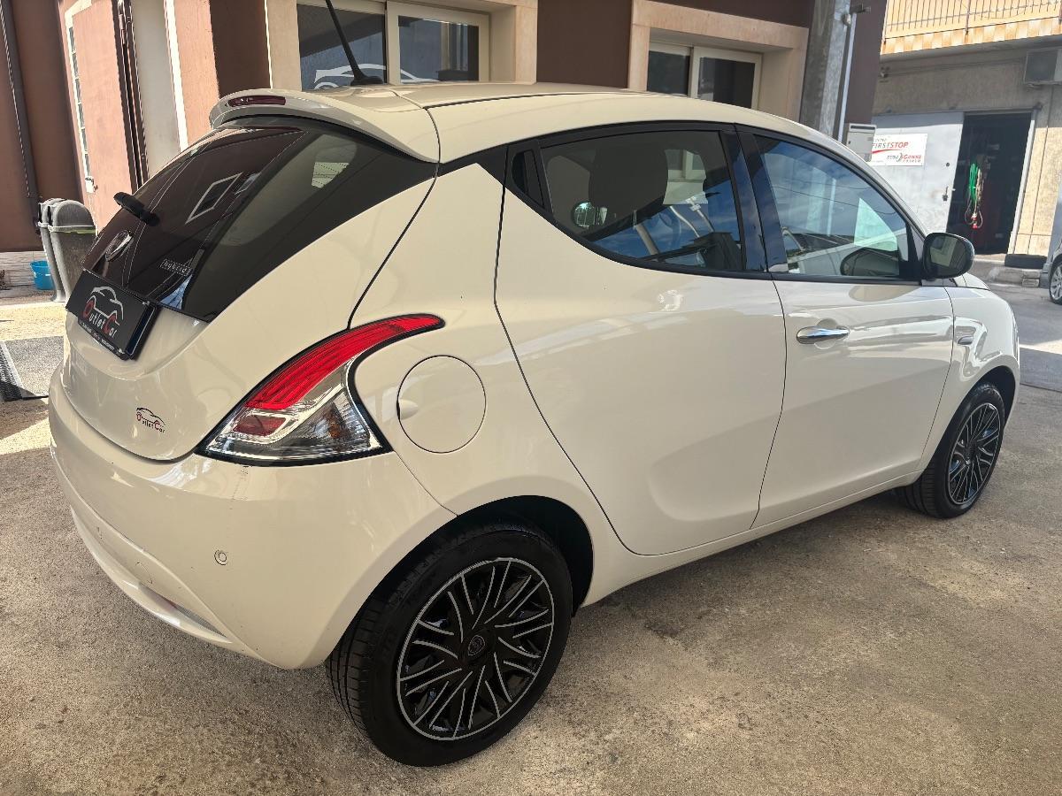 LANCIA - Ypsilon - 1.0 FireFly 5p.S&S Hybryd Gold
