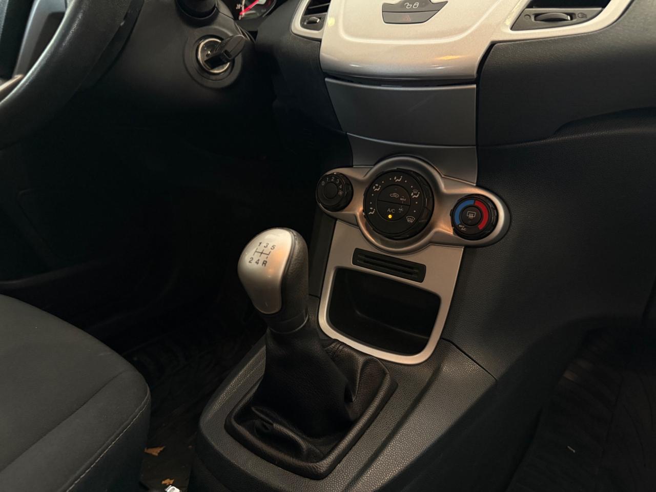 Ford Fiesta 1.4 GPL BENZINA 2012 neopatentati