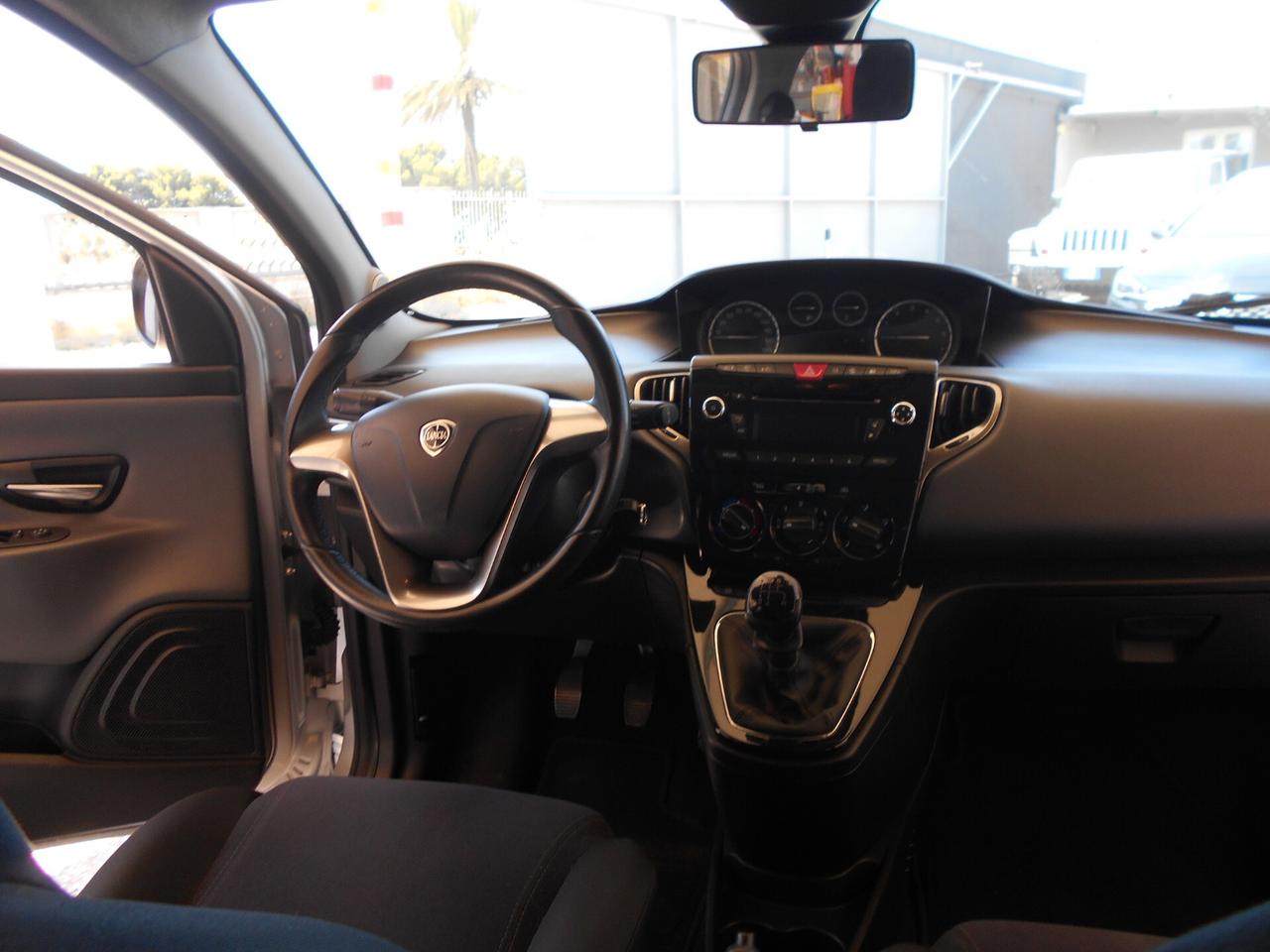 Lancia Ypsilon 1.2 69 CV 5 porte S&S Platinum