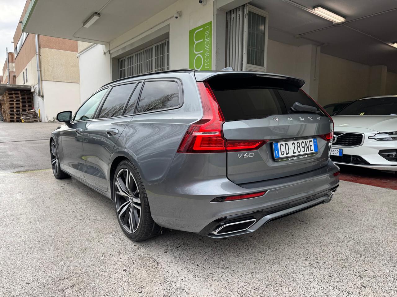 Volvo V60 2.0 b4 R-Design Hybrid GARANZIA 24 MESI