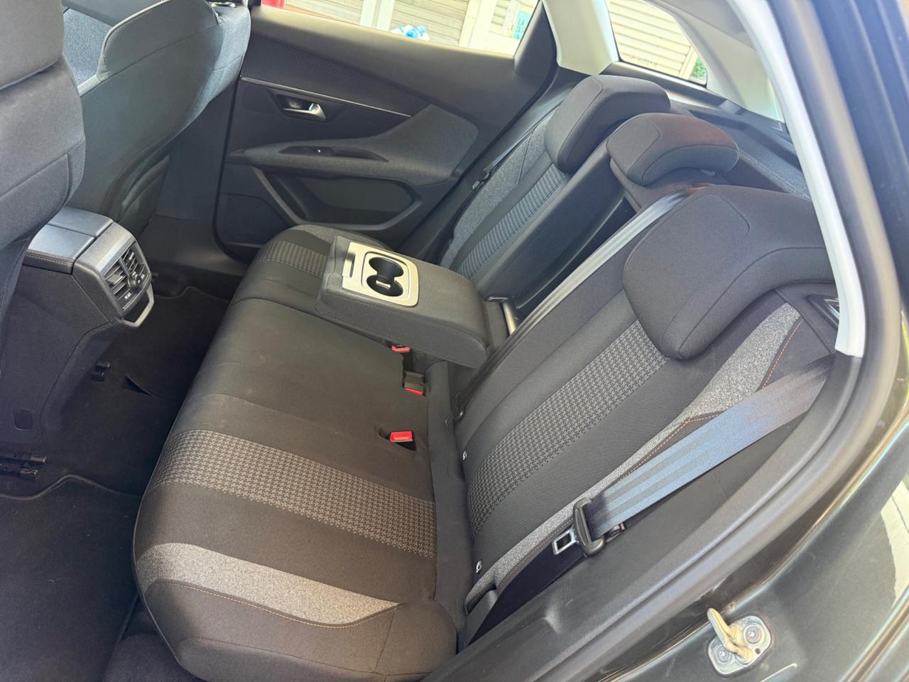 Peugeot 3008 BlueHDi 130 S&S Business