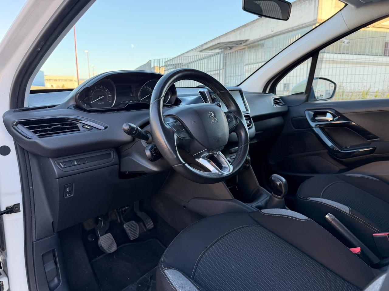 Peugeot 208 87000 KM GARANZIA 12 MESI